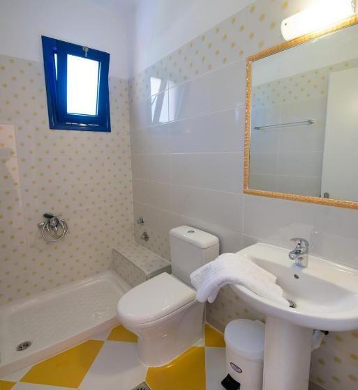 스탠다드 스튜디오, Akroyiali Resort