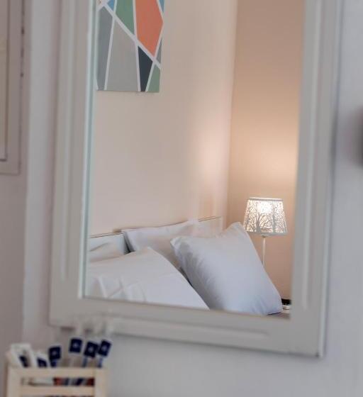 스탠다드 스튜디오, Akroyiali Resort