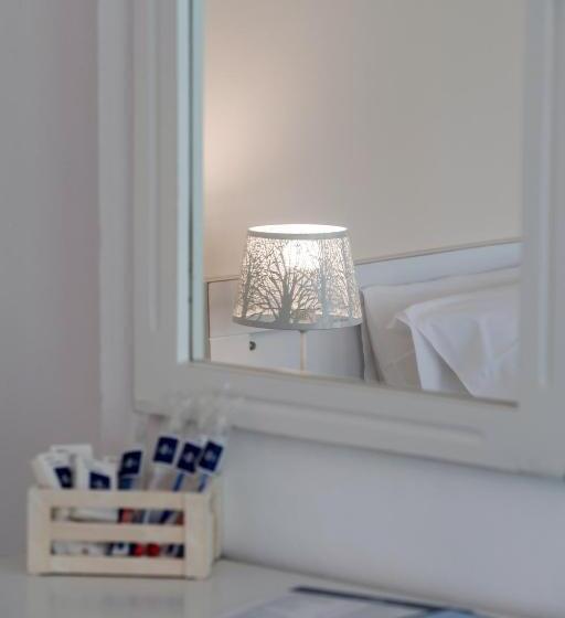 스탠다드 스튜디오, Akroyiali Resort