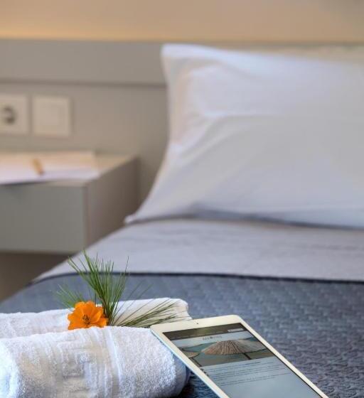 스탠다드 스튜디오, Akroyiali Resort