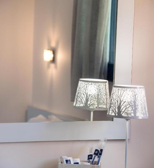 스탠다드 스튜디오, Akroyiali Resort