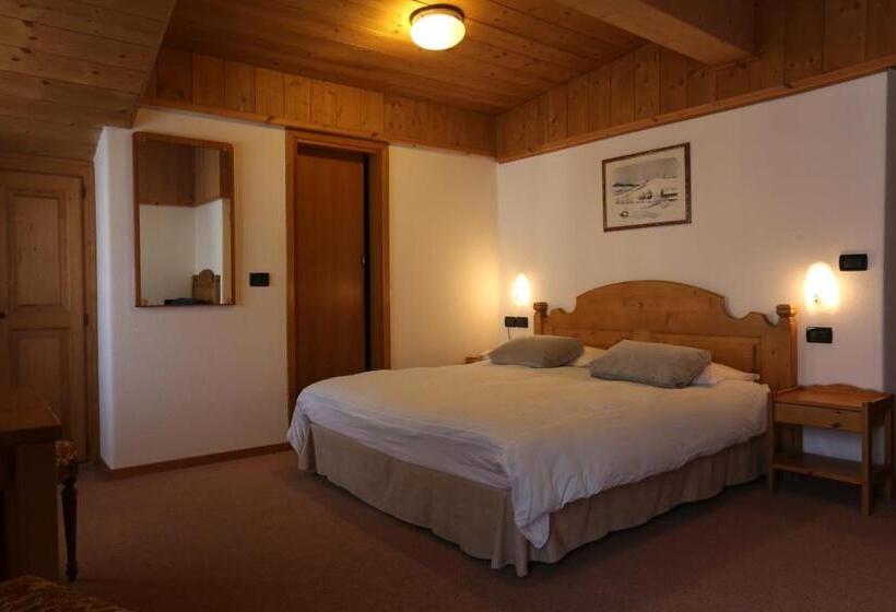 스탠다드 트리플 발코니 룸, Albergo Centrale Forni