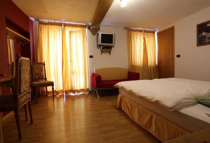 스탠다드 트리플 발코니 룸, Albergo Centrale Forni