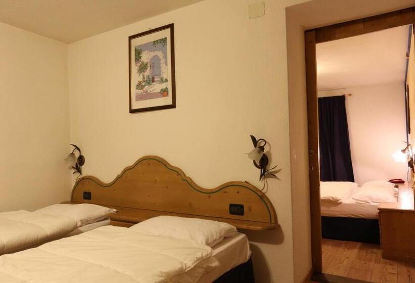 발코니가 있는 2 베드룸 아파트, Albergo Centrale Forni