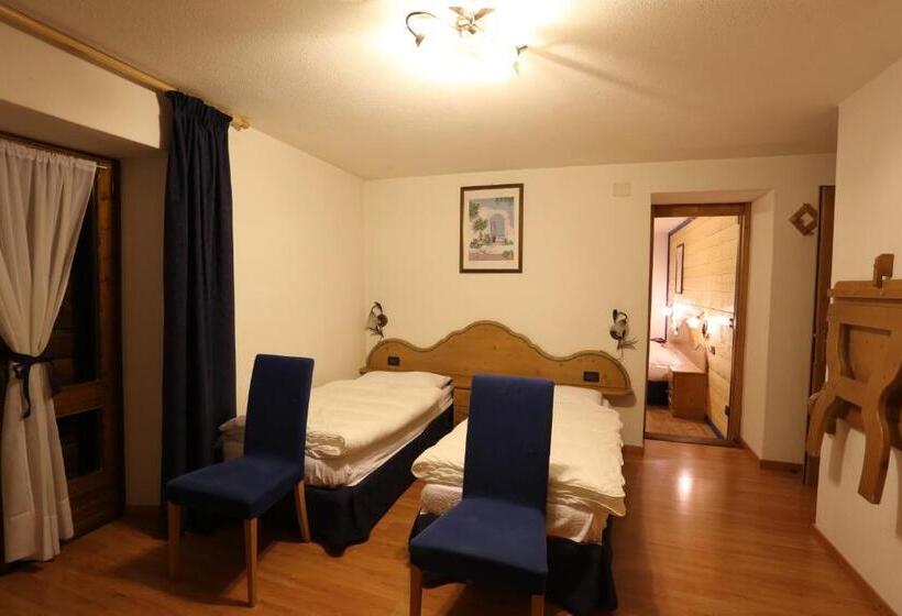 발코니가 있는 2 베드룸 아파트, Albergo Centrale Forni