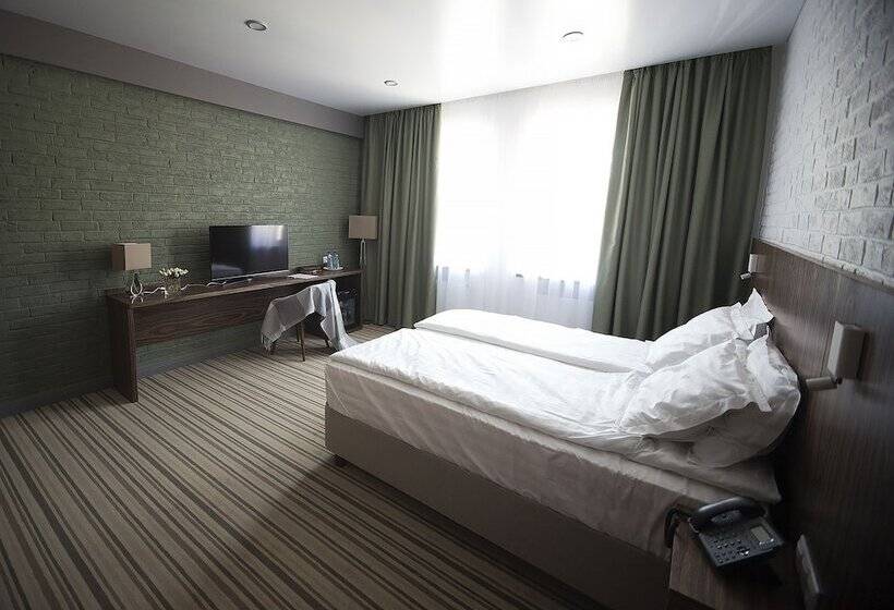 スタンダードルーム, Capital