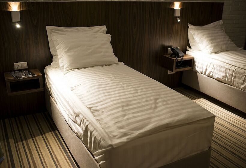 スタンダードルーム, Capital