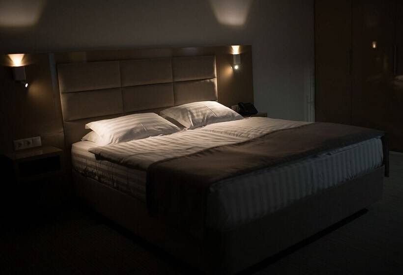 デラックスルーム, Capital