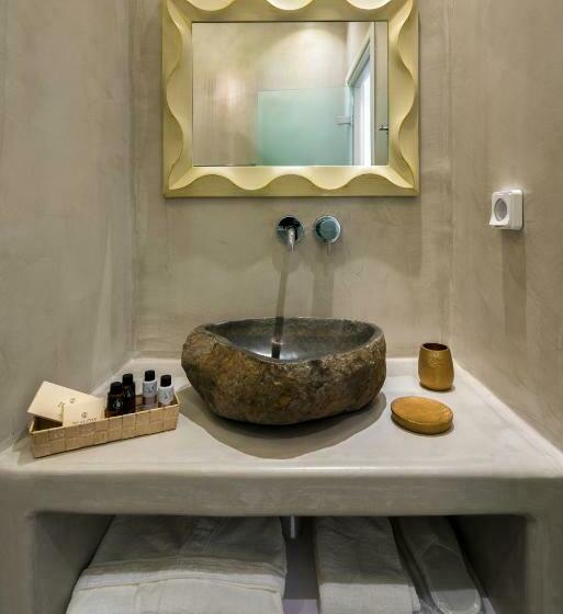 جناح مطلّ علي حمام السباحة, Emerald Collection Suites