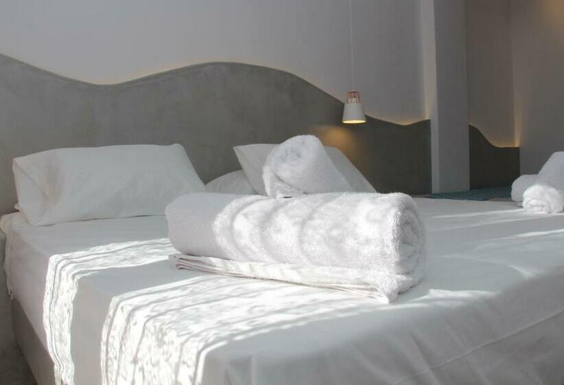 جناح مطلّ علي حمام السباحة, Emerald Collection Suites