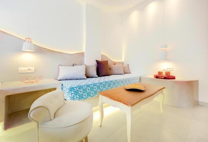 جناح مطلّ علي حمام السباحة, Emerald Collection Suites