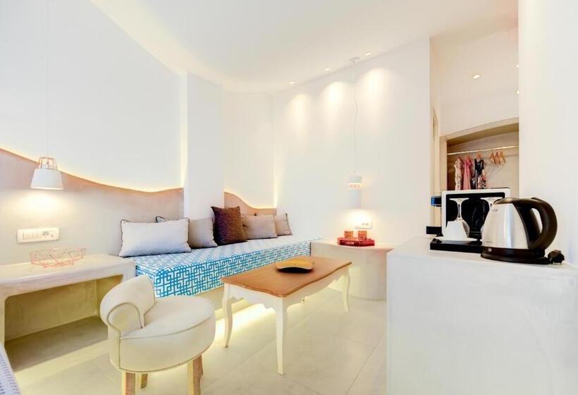 جناح مطلّ علي حمام السباحة, Emerald Collection Suites