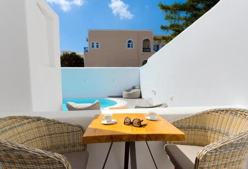 جناح مطلّ علي حمام السباحة, Emerald Collection Suites