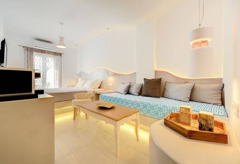 جناح مطلّ علي حمام السباحة, Emerald Collection Suites