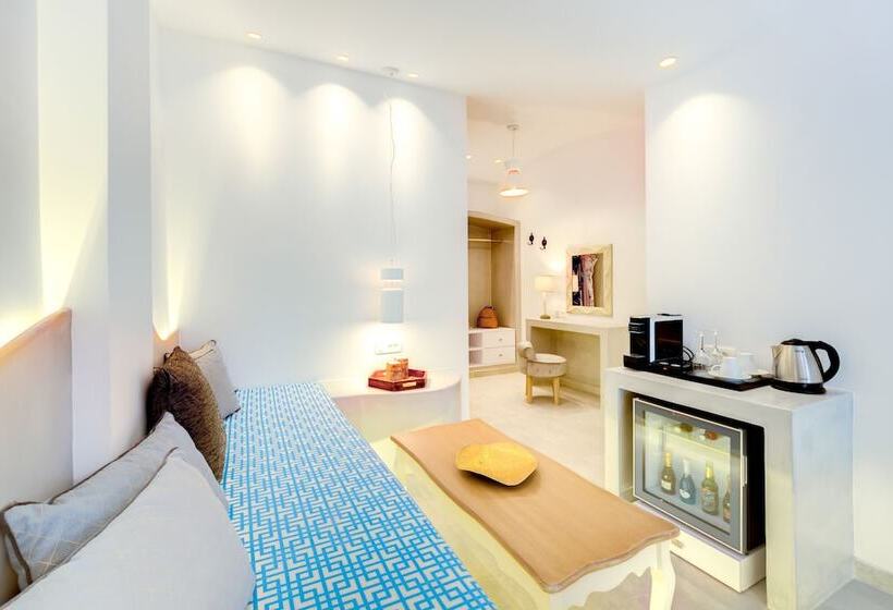 جناح مطلّ علي حمام السباحة, Emerald Collection Suites