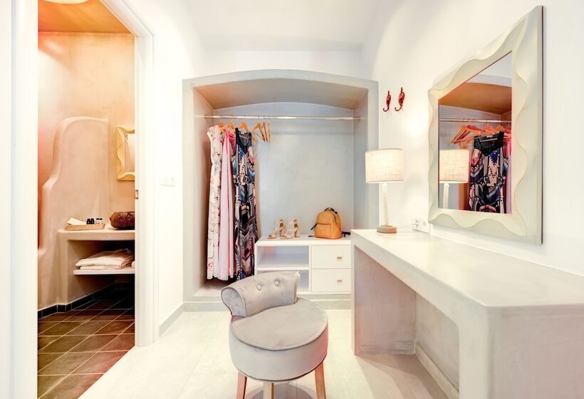 جناح مطلّ علي حمام السباحة, Emerald Collection Suites