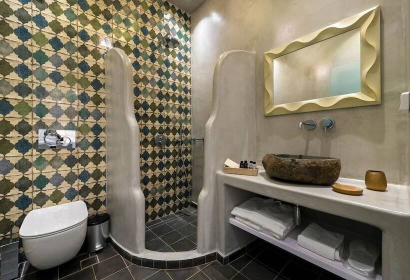 جناح مطلّ علي حمام السباحة, Emerald Collection Suites