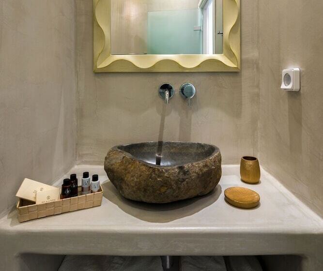 جناح مطلّ علي حمام السباحة, Emerald Collection Suites