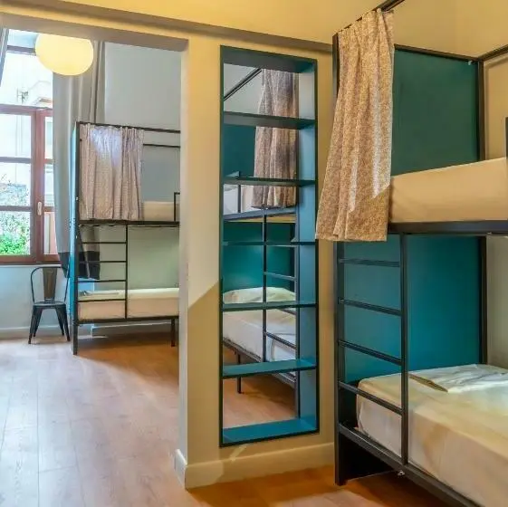 ルームシェアのワンベッド, Intra Muros Hostel