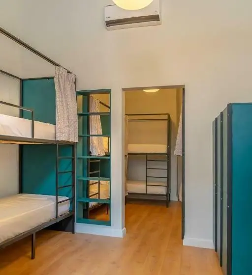 ルームシェアのワンベッド, Intra Muros Hostel