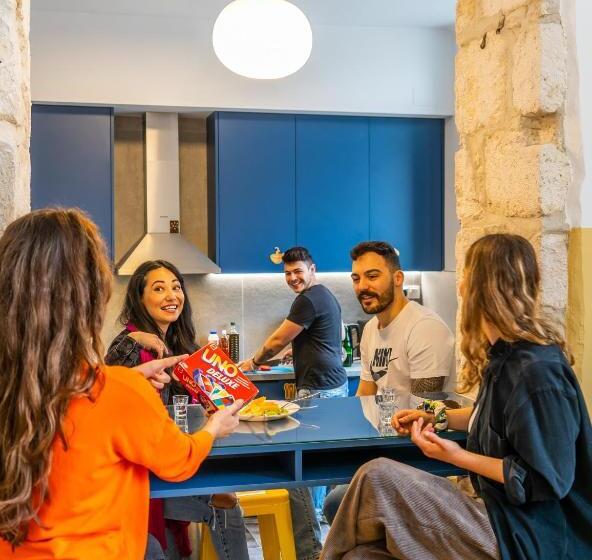 스탠다드 4인용 룸 공용 욕실, Intra Muros Hostel