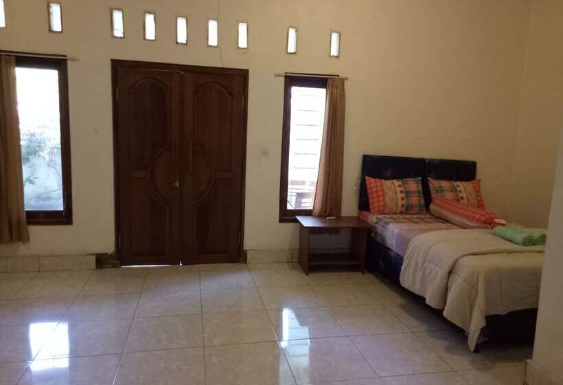 غرفة عائلية, Sari Laut