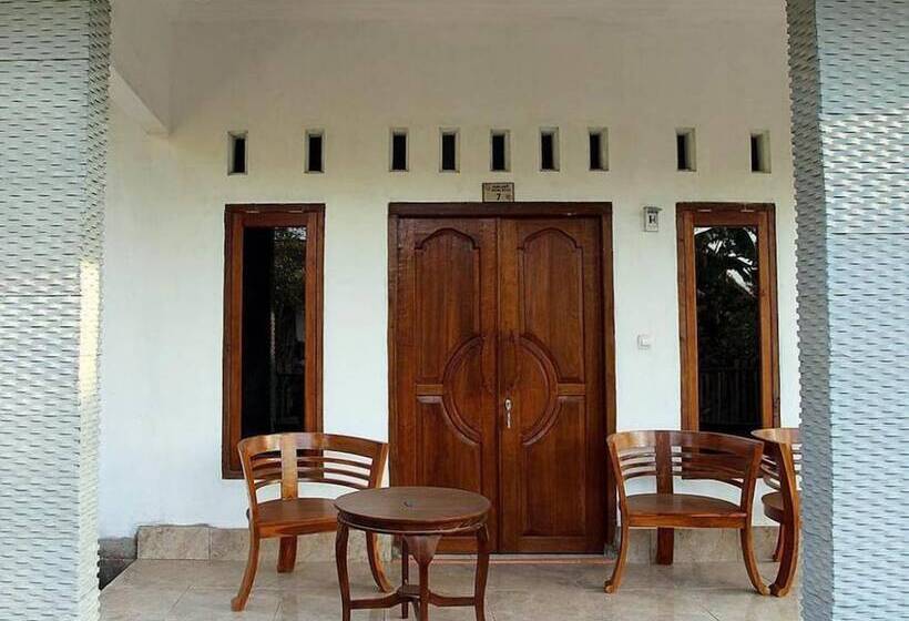 غرفة عائلية, Sari Laut