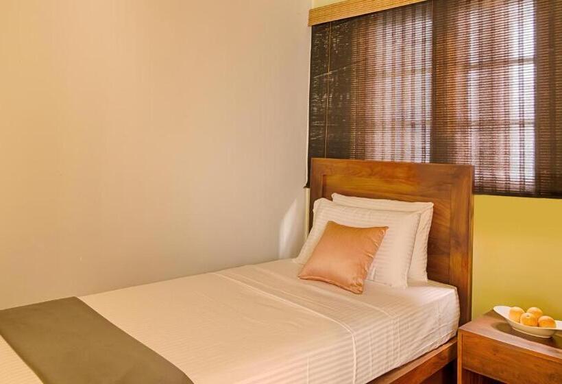 Quarto Estandar Individual, Spice Ella