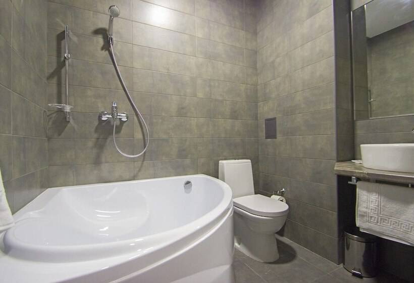 اتاق لوکس, Turgenev