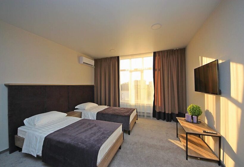 اتاق لوکس, Turgenev