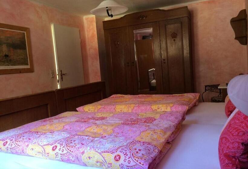 חדר סטנדרט, Zur Fledermaus