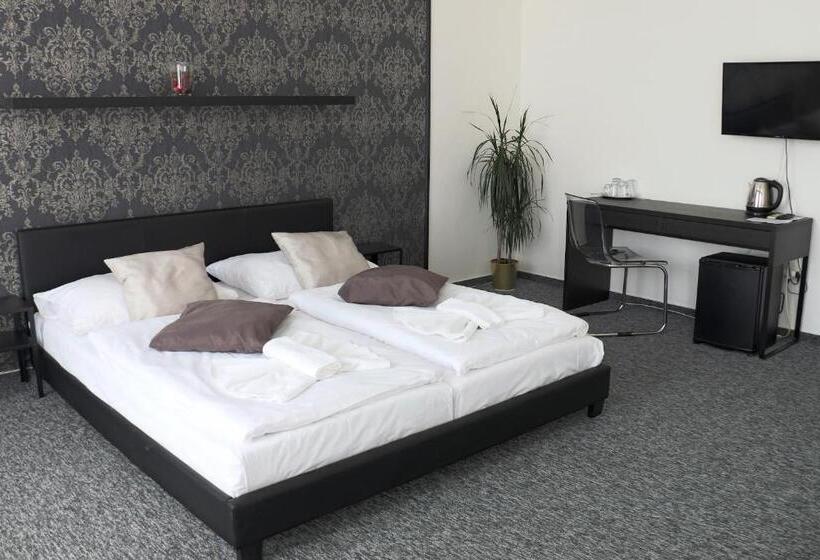 Четырехместный Номер Стандарт, Penzion Homer Poděbrady