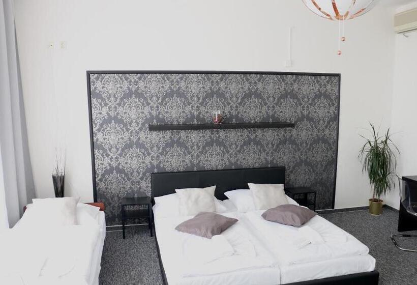 Четырехместный Номер Стандарт, Penzion Homer Poděbrady