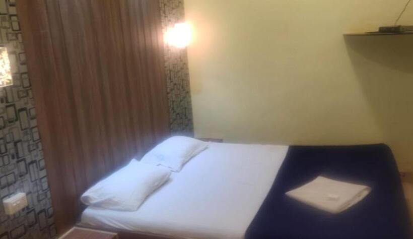 Standardrum, Garden Park View Hotel Matheran