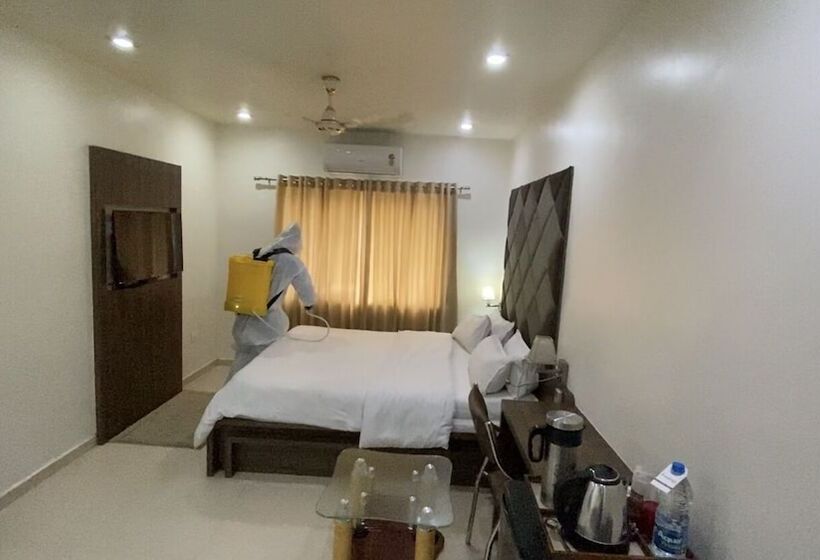 Номер Клуб, The Evergrand Palace