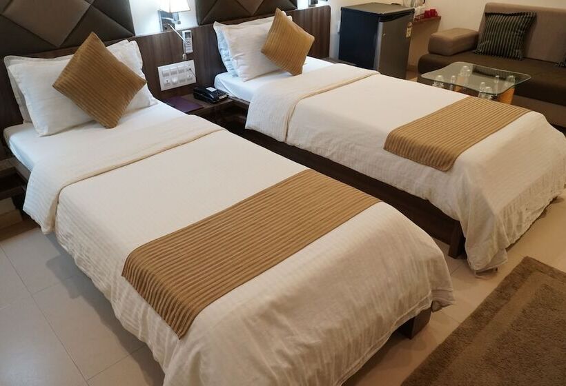 Номер Клуб, The Evergrand Palace