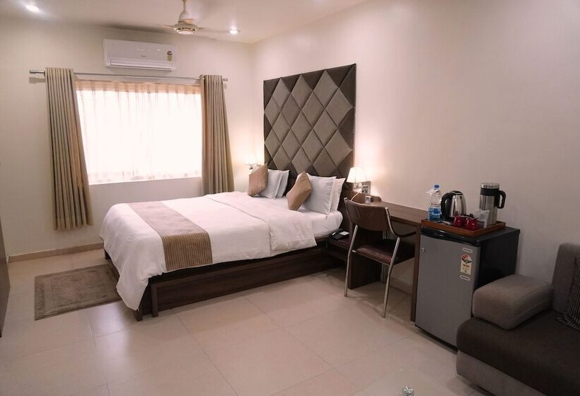 Номер Клуб, The Evergrand Palace