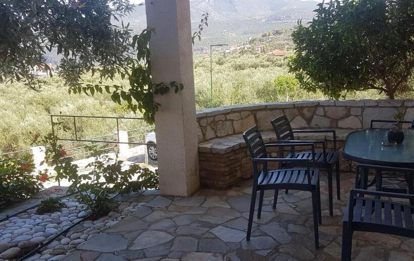 带1个卧室的带海景的公寓, Palataki