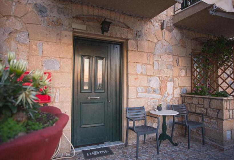 带海景的标准房, Palataki