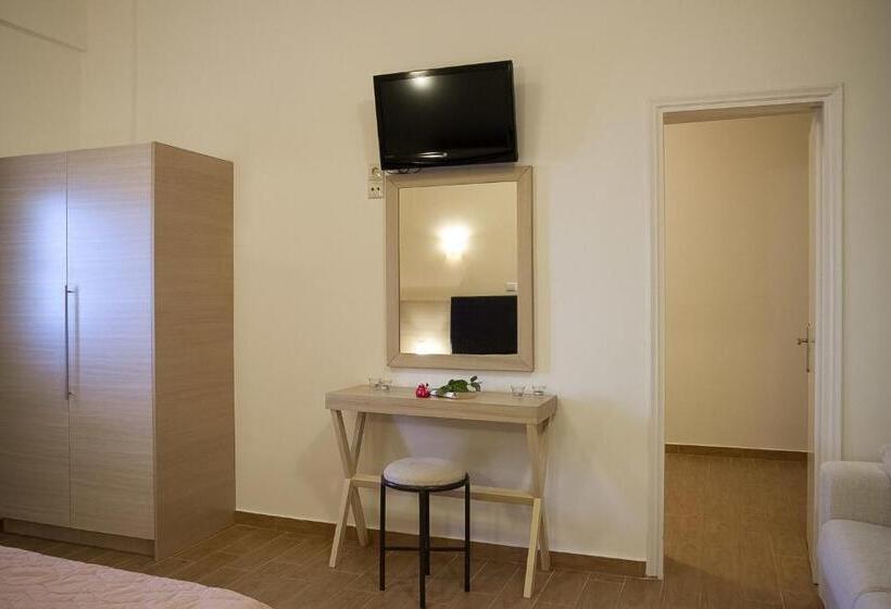 带1个卧室的带海景的公寓, Palataki