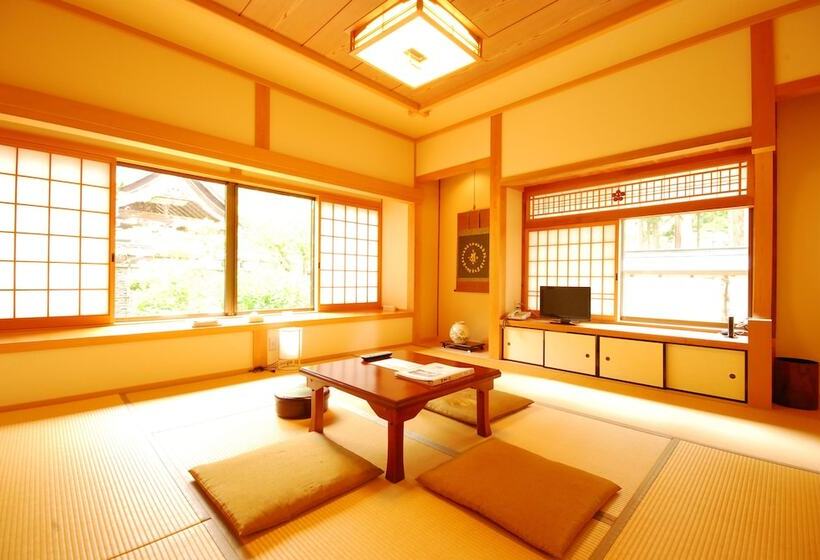 Deluxe Zimmer, 高野山 宿坊 西禅院  Koyasan Shukubo Saizenin