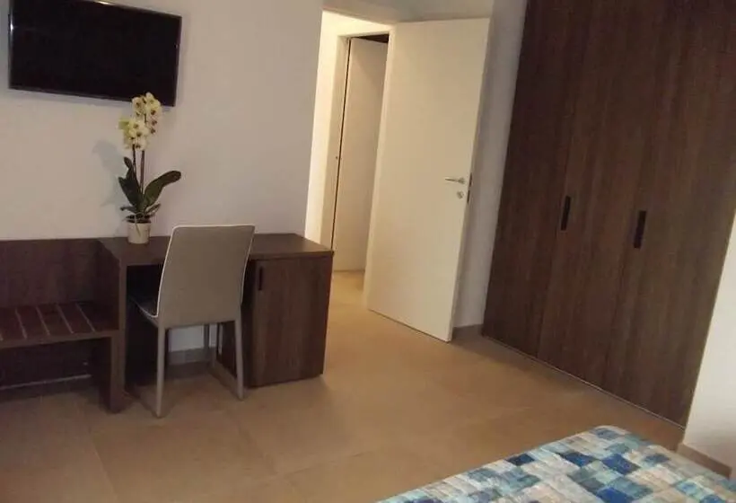 プールビュースタンダードルーム, Villa Lauro Luxury B&b