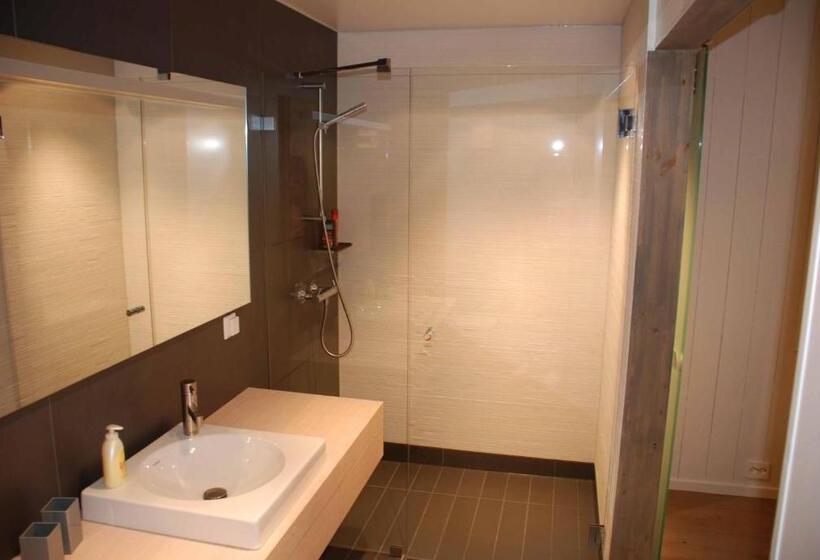 Дом 4 Спальни, å Rorbuer By Classic Norway Hotels