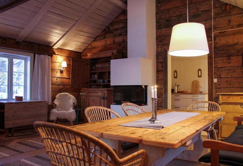 Дом 4 Спальни, å Rorbuer By Classic Norway Hotels