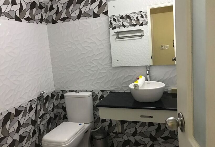 Executive Rum, Daffodils Spice Court