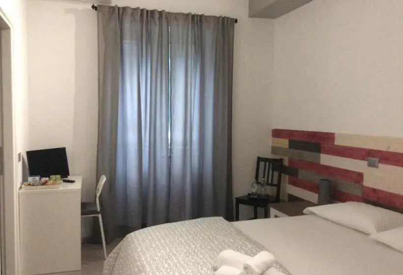 اتاق استاندارد, Whatshouse Roma