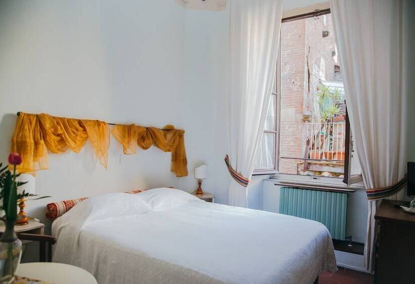 اتاق استاندارد, La Romea Residenza D Epoca