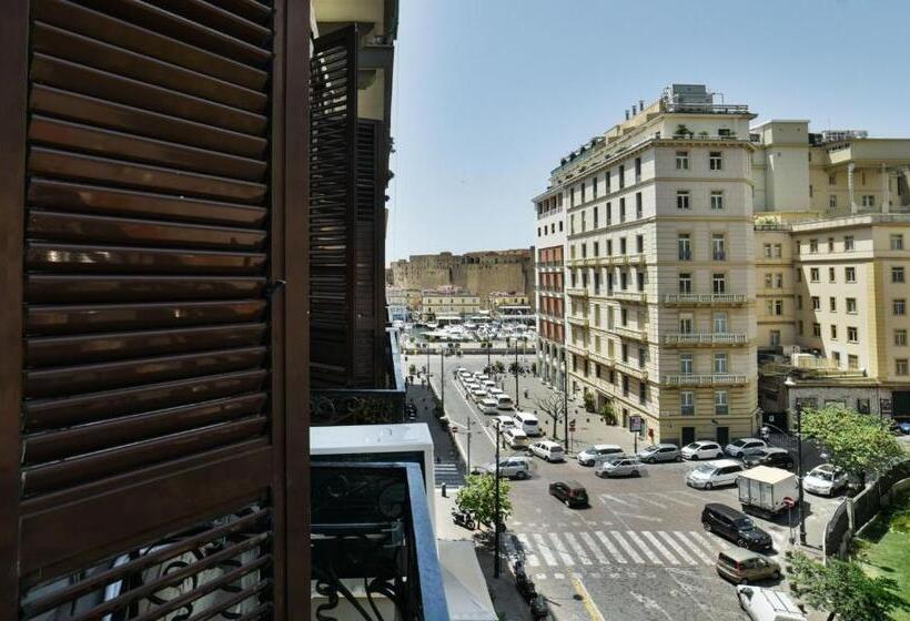 اتاق سوپریور با تخت بزرگ, Le Mummarelle Napoli