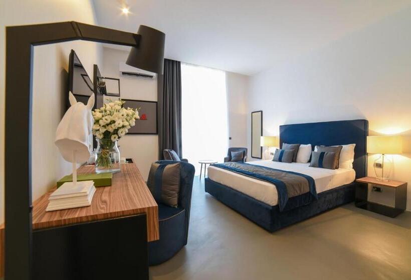 اتاق اجرایی سه نفره, Le Mummarelle Napoli