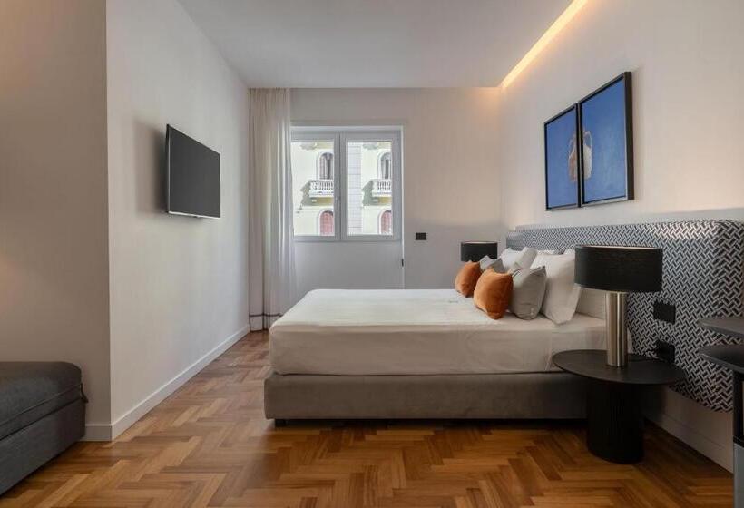 اتاق ساده سه‌ نفره, Le Mummarelle Napoli